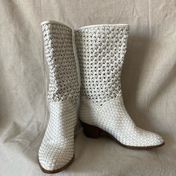 Elegant White Woven Boots - Picture 2 of 6